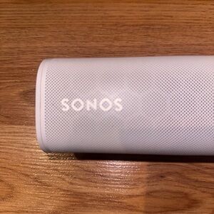 Sonos Roam White Portable Speaker - like new!